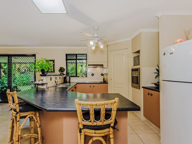 52 Coronet Crescent, BURLEIGH WATERS QLD 4220, Burleigh Waters - Thumbnail 3