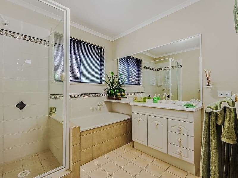 52 Coronet Crescent, BURLEIGH WATERS QLD 4220, Burleigh Waters - Thumbnail 6