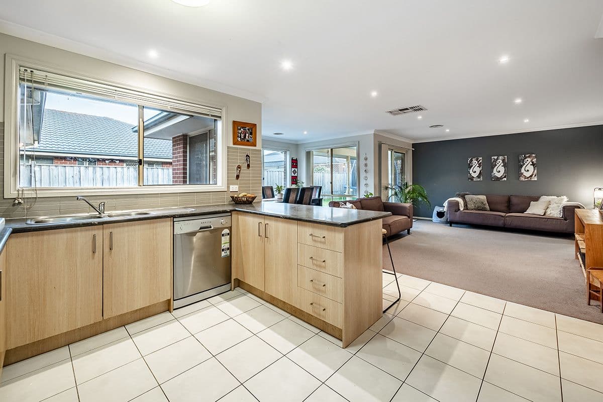13 Donohue Street, Cranbourne East VIC 3977, Cranbourne East - Thumbnail 4