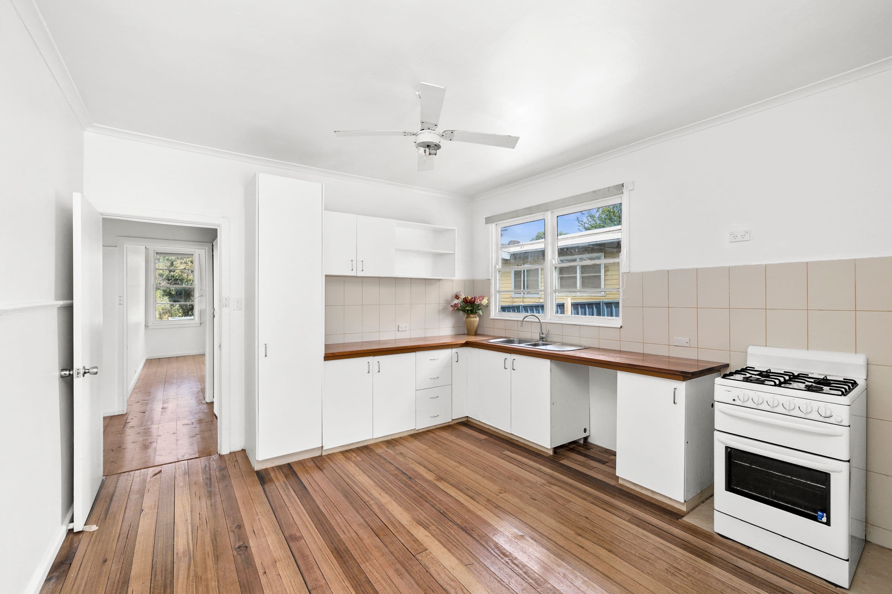 27 Montgomery Street, Ararat VIC 3377, Ararat - Thumbnail 3