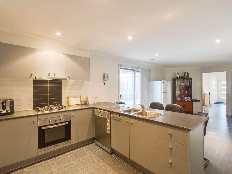 2 Parnell Place, Truganina VIC 3029, Truganina - Thumbnail 4