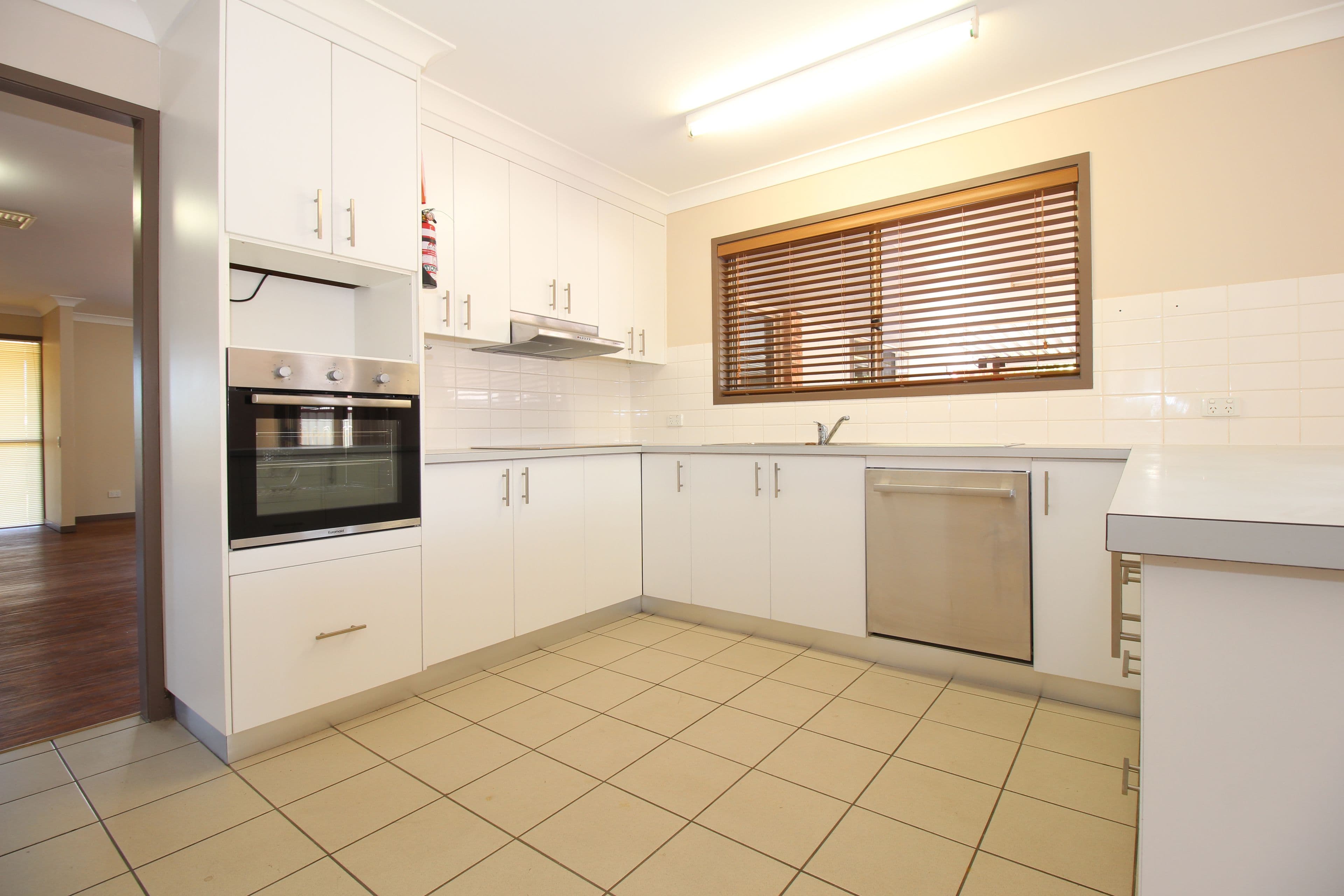 34 Cowan Crescent, Emerald QLD 4720, Emerald - Thumbnail 4