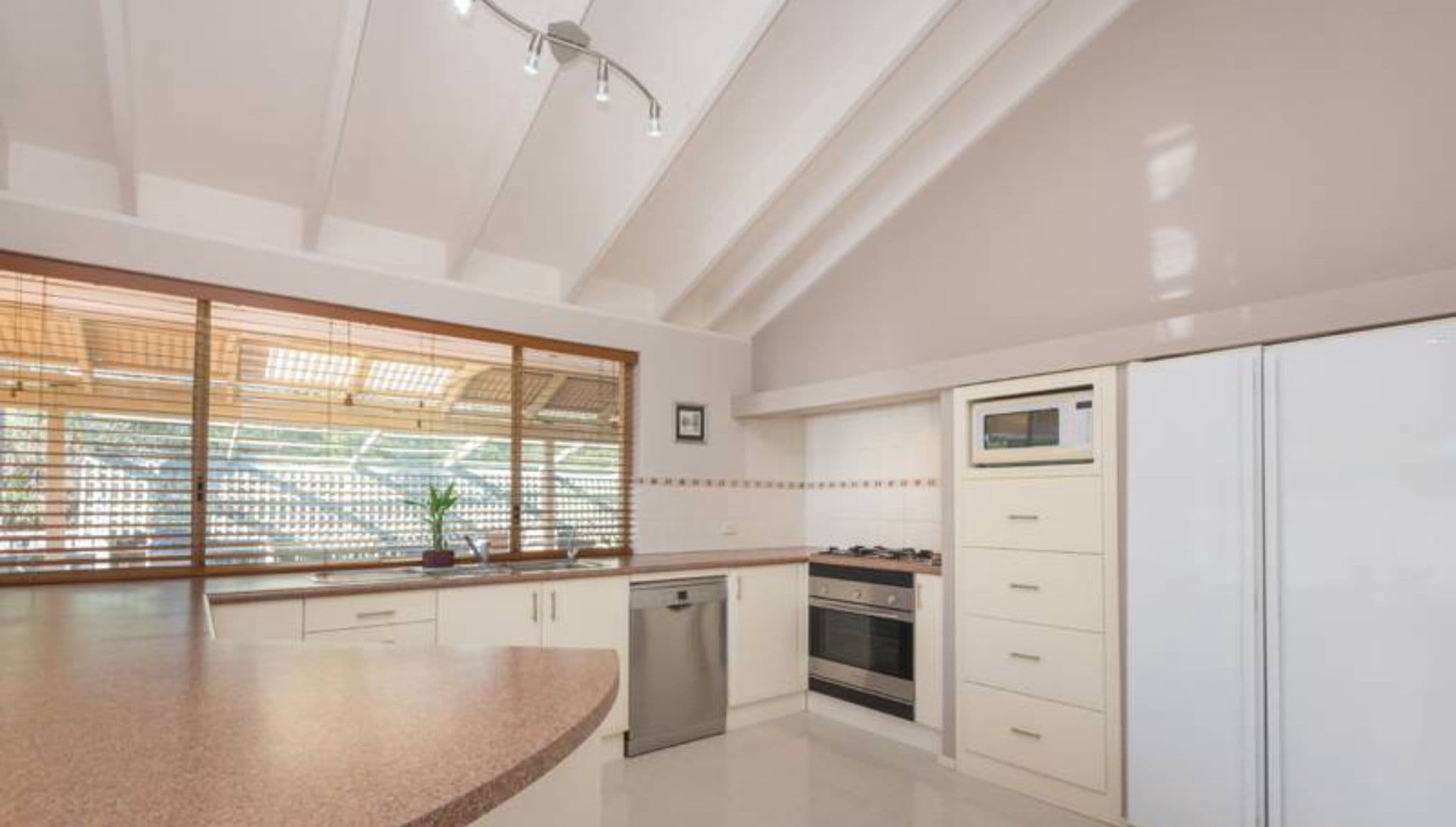 22 Lesueur Rise, Sorrento WA 6020, Sorrento - Thumbnail 3