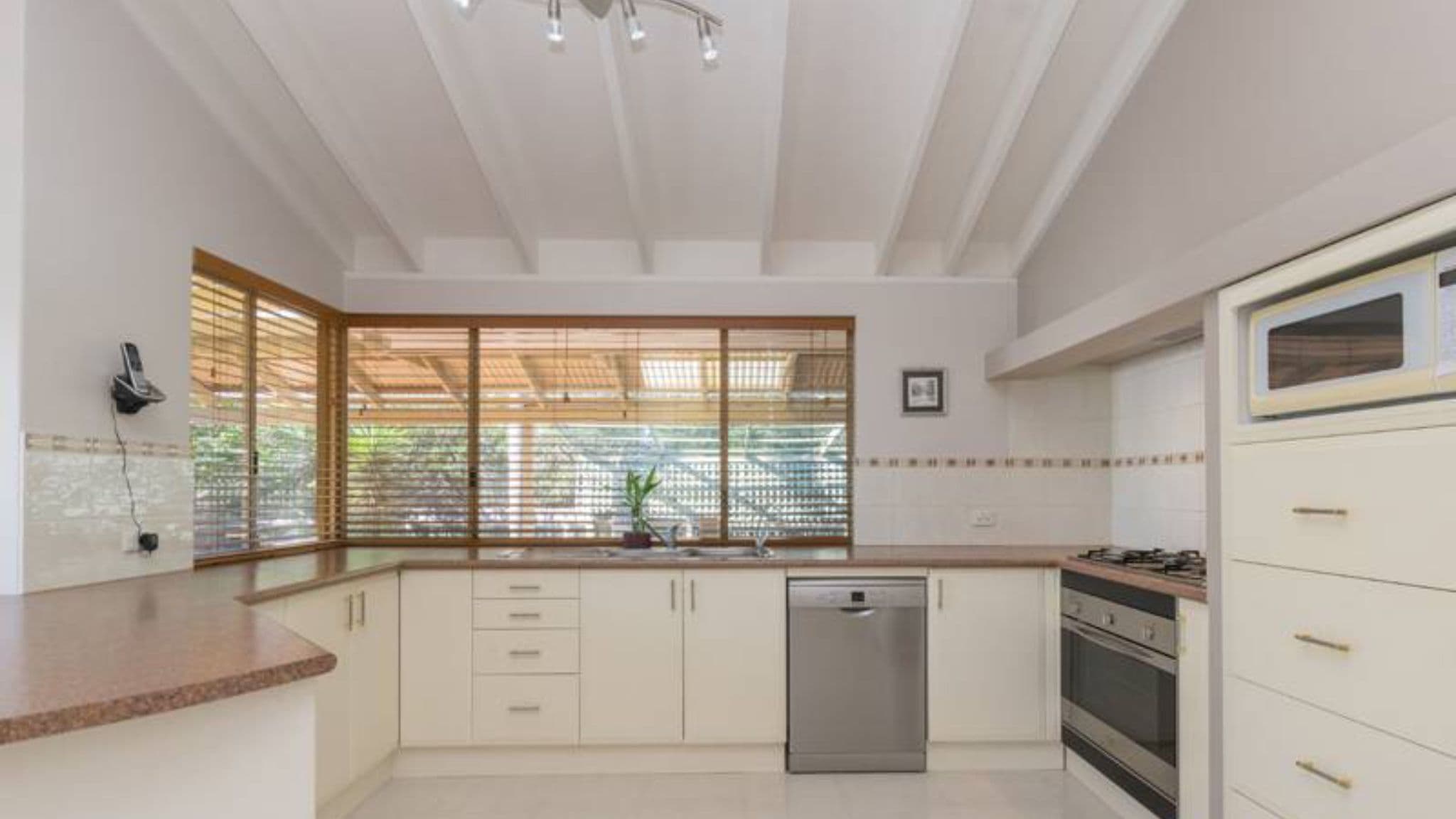 22 Lesueur Rise, Sorrento WA 6020, Sorrento - Thumbnail 4