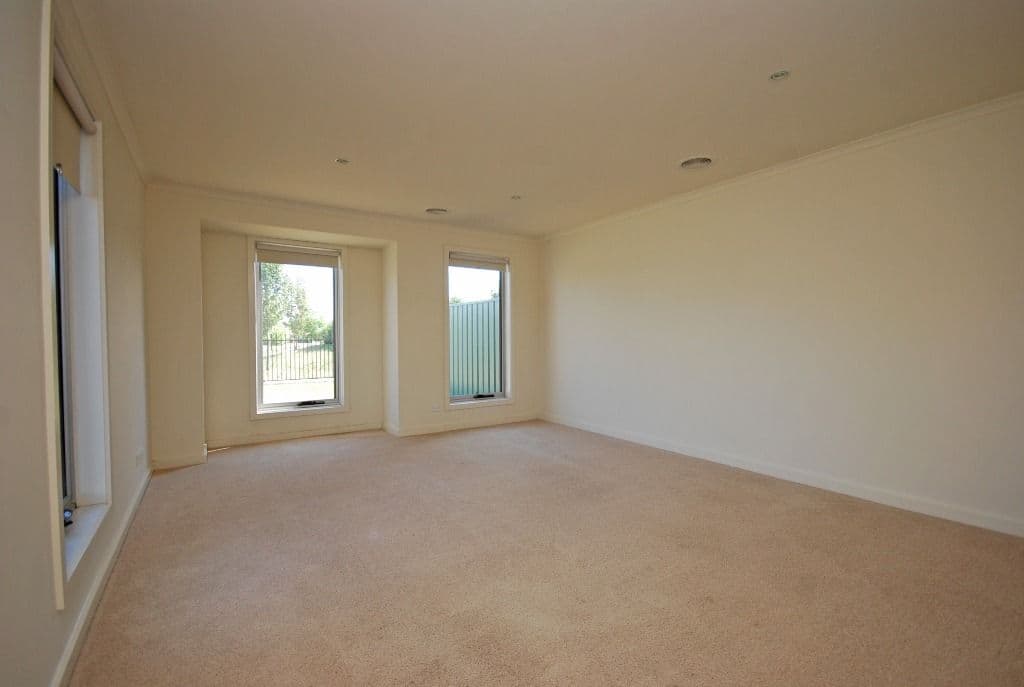 12 Elmstone Lane, LAKE GARDENS VIC 3355, Lake Gardens - Thumbnail 3