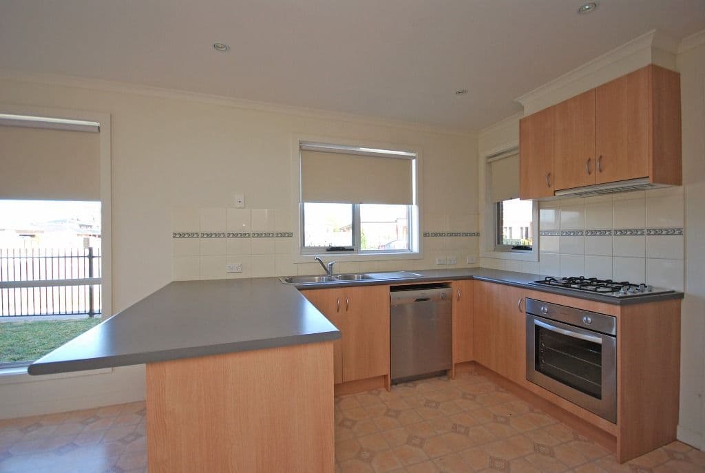 12 Elmstone Lane, LAKE GARDENS VIC 3355, Lake Gardens - Thumbnail 4