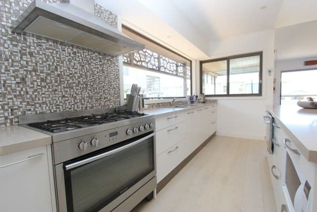 8 Bayview Avenue, Surf Beach VIC 3922, Surf Beach - Thumbnail 2