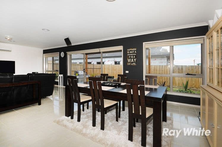 2 Watford Avenue, Cranbourne West VIC 3977, Cranbourne West - Thumbnail 3