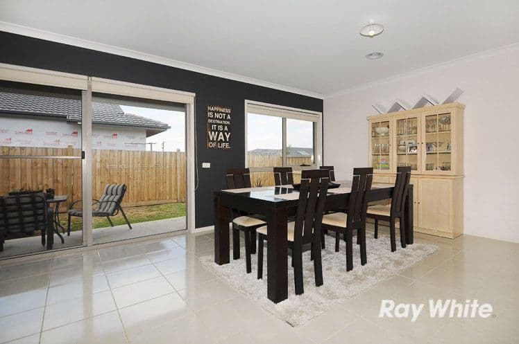 2 Watford Avenue, Cranbourne West VIC 3977, Cranbourne West - Thumbnail 5