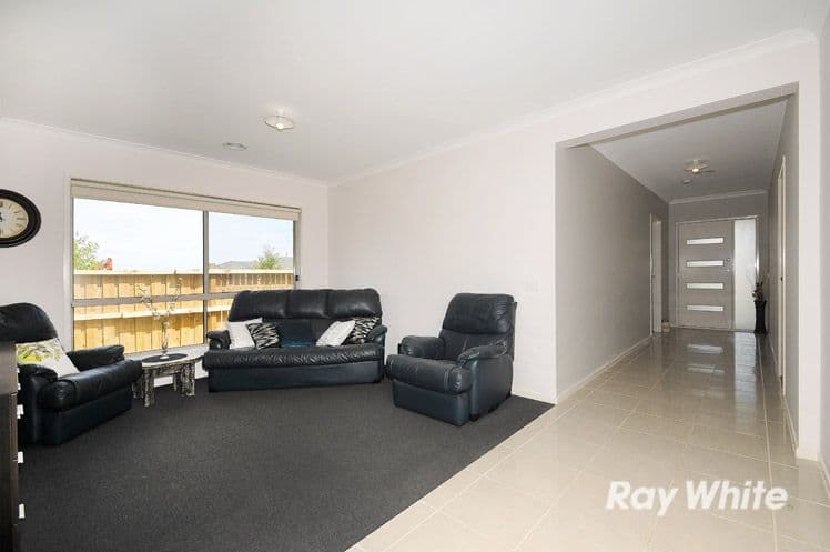 2 Watford Avenue, Cranbourne West VIC 3977, Cranbourne West - Thumbnail 7