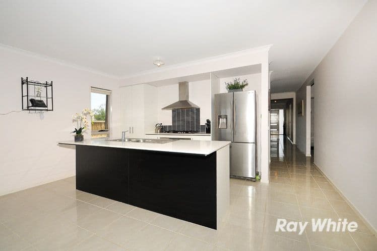 2 Watford Avenue, Cranbourne West VIC 3977, Cranbourne West - Thumbnail 8