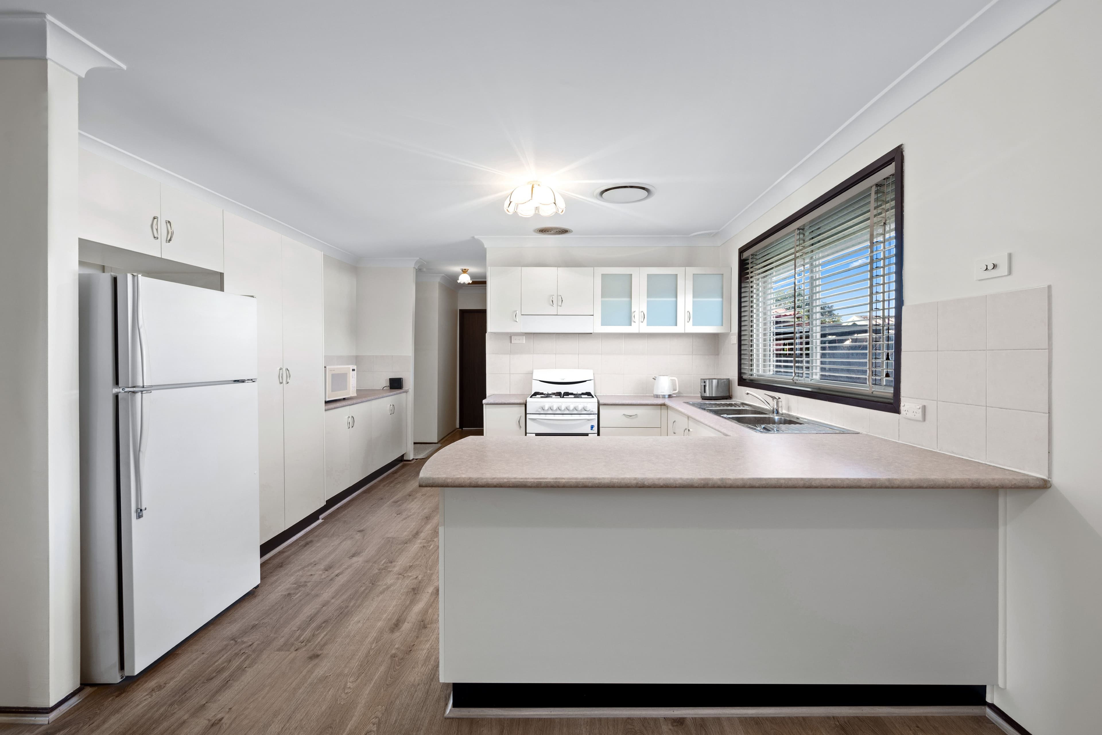 64 Hillview Parade, Lurnea NSW 2170, Lurnea - Thumbnail 3