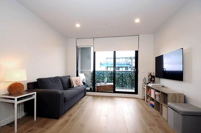 8 Railway Road, Cheltenham VIC 3192, Cheltenham - Thumbnail 3