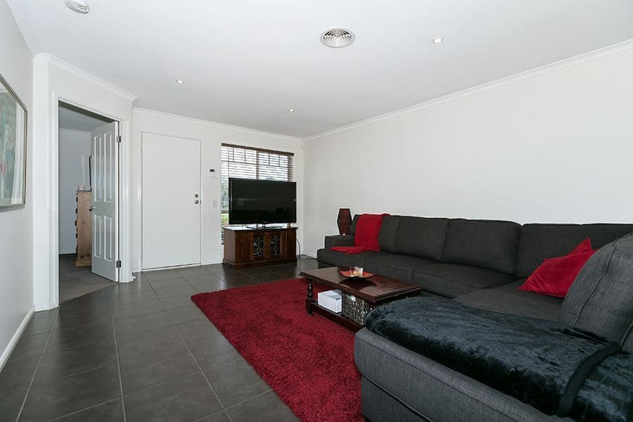 72 Dunvegan Drive, KURUNJANG VIC 3337, Kurunjang - Thumbnail 4