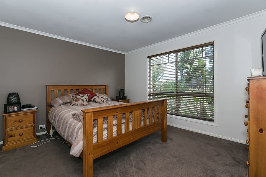 72 Dunvegan Drive, KURUNJANG VIC 3337, Kurunjang - Thumbnail 6