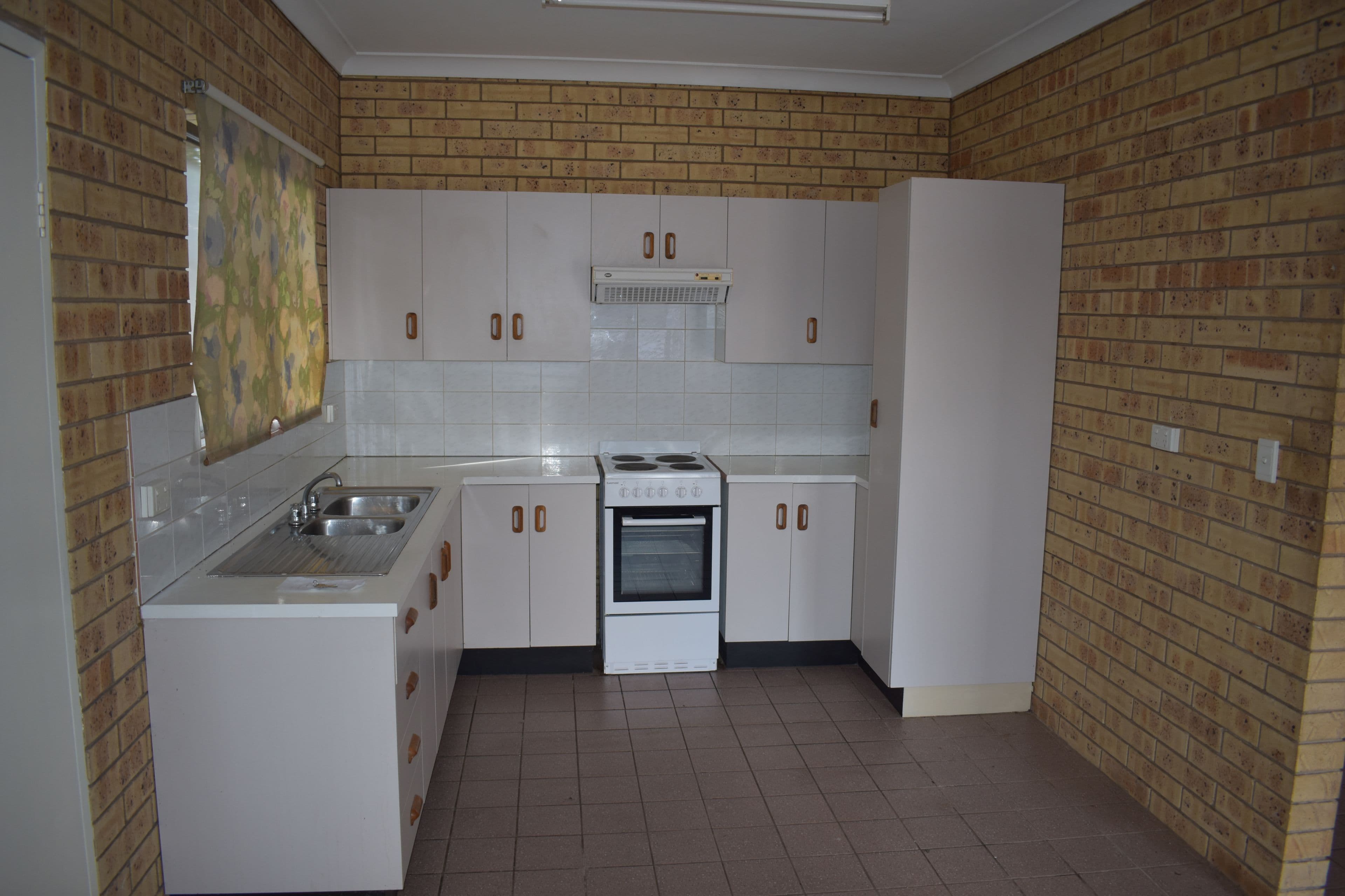 60 Gray Street, Emerald QLD 4720, Emerald - Thumbnail 4