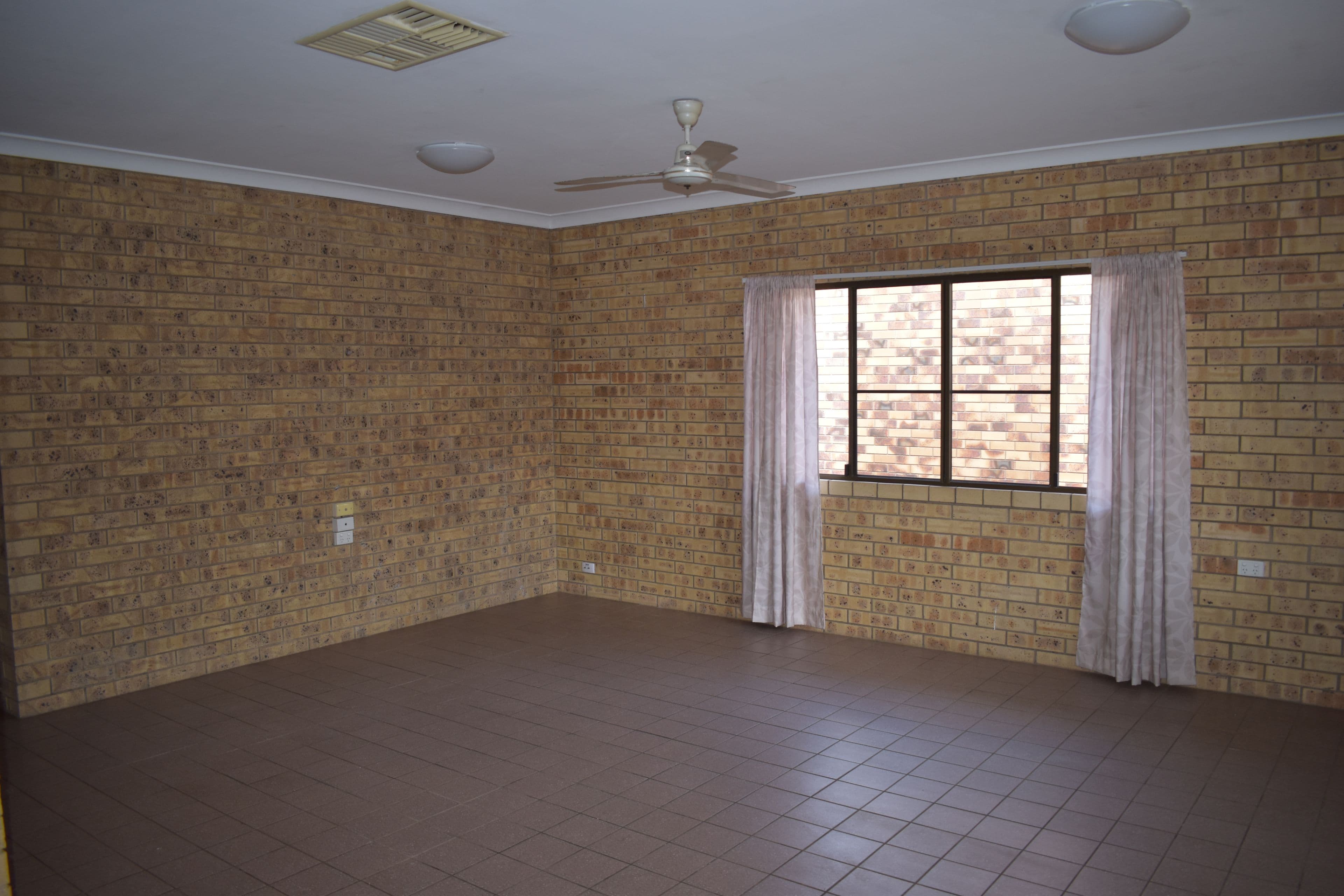 60 Gray Street, Emerald QLD 4720, Emerald - Thumbnail 5