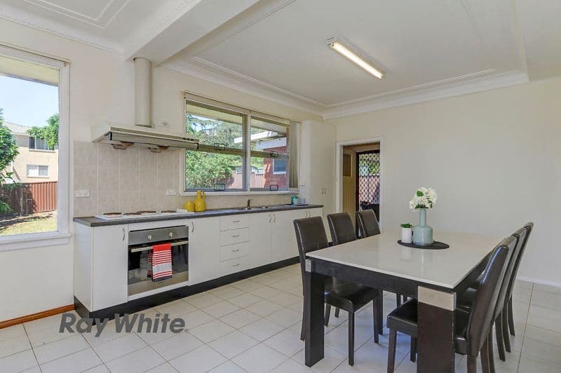37 Robin Street, Carlingford - Thumbnail 3