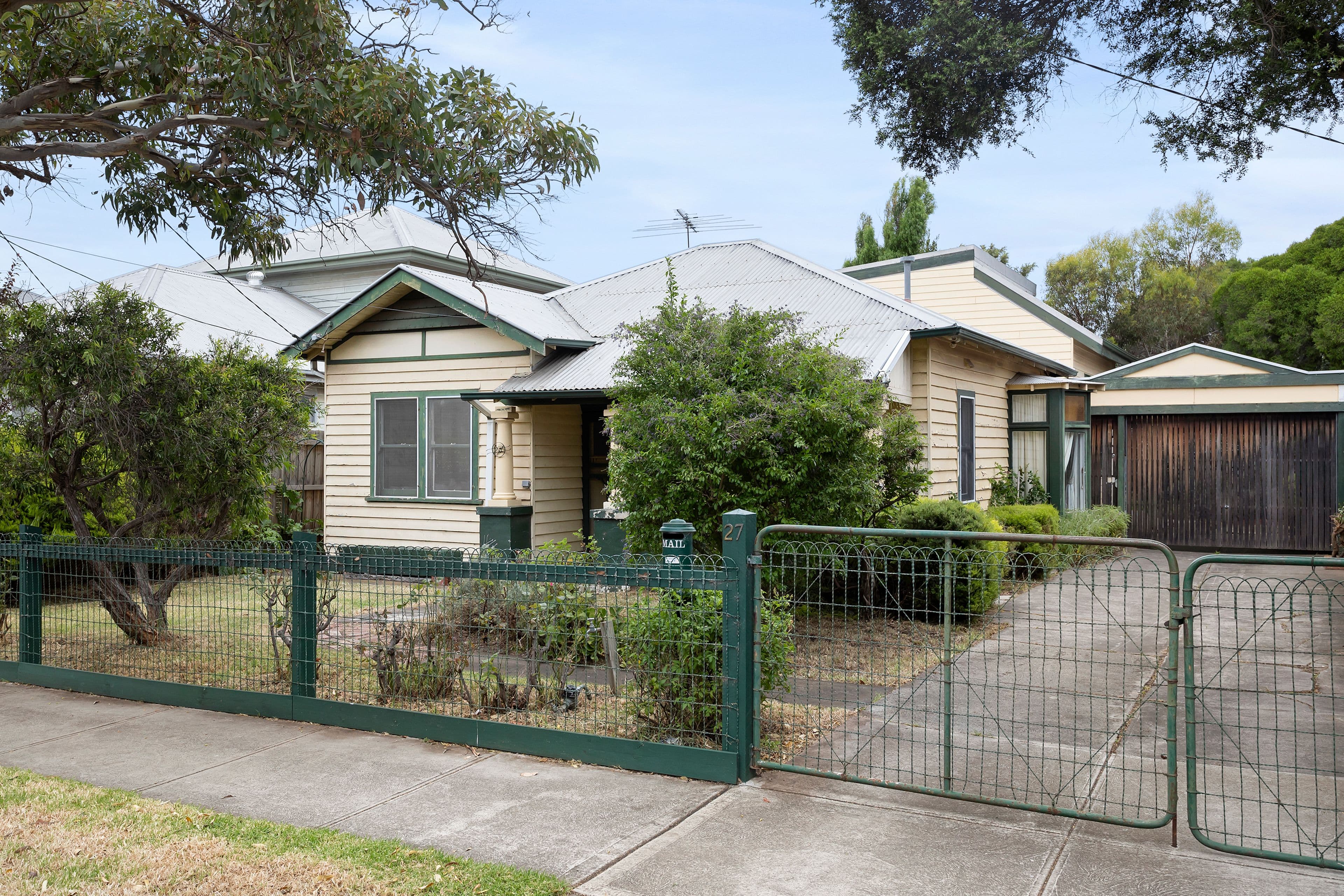 27 Laurie Street, Newport VIC 3015, Newport - Thumbnail 2
