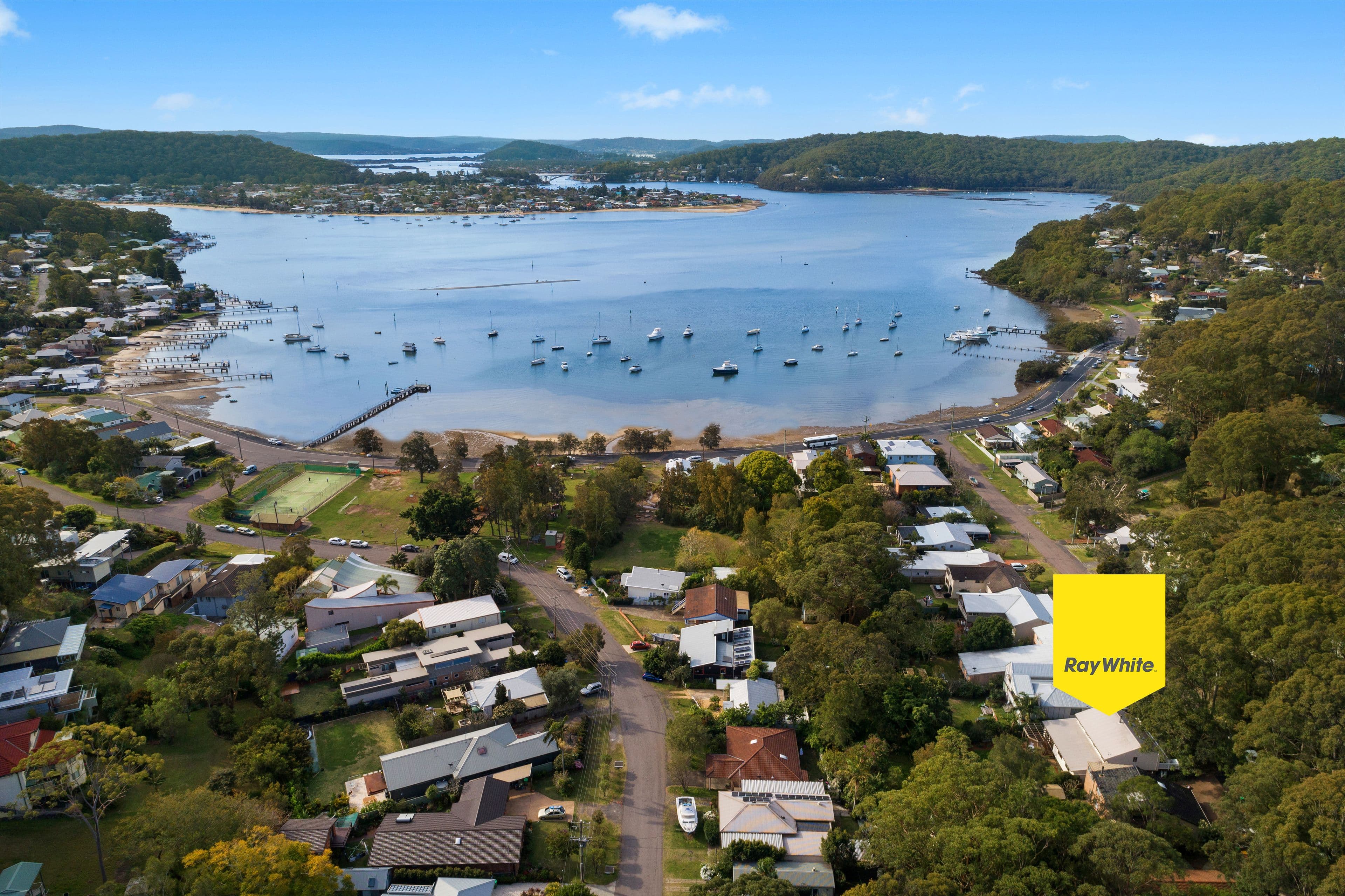 19 Como Parade, Pretty Beach - Image 1