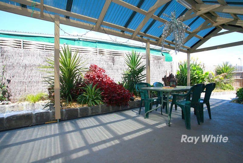70 Raisell Road, CRANBOURNE VIC 3977, Cranbourne West - Thumbnail 3