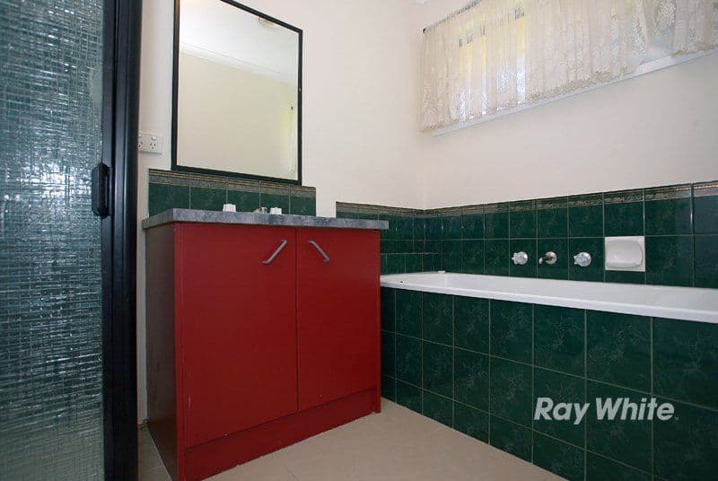 70 Raisell Road, CRANBOURNE VIC 3977, Cranbourne West - Thumbnail 8