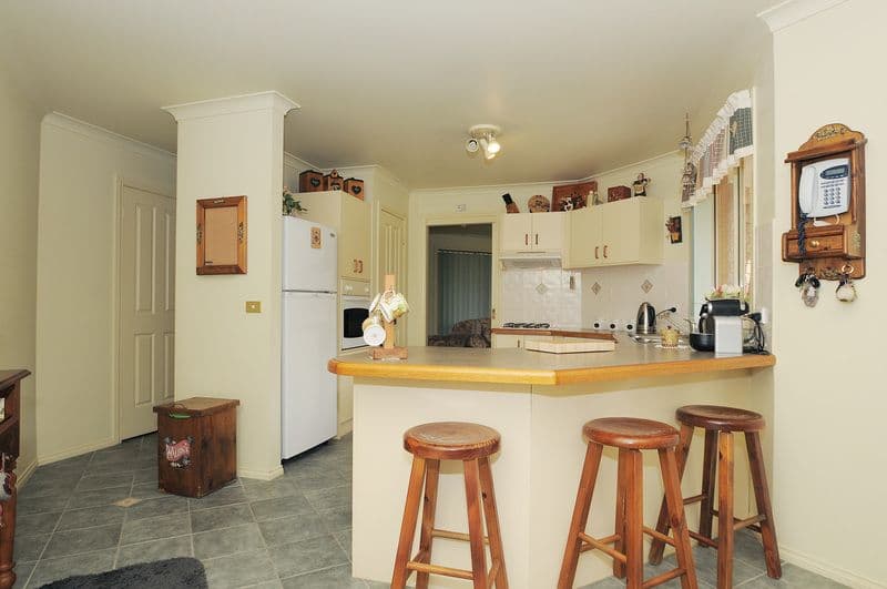8 Jason Road, CARRUM DOWNS VIC 3201, Carrum Downs - Thumbnail 4