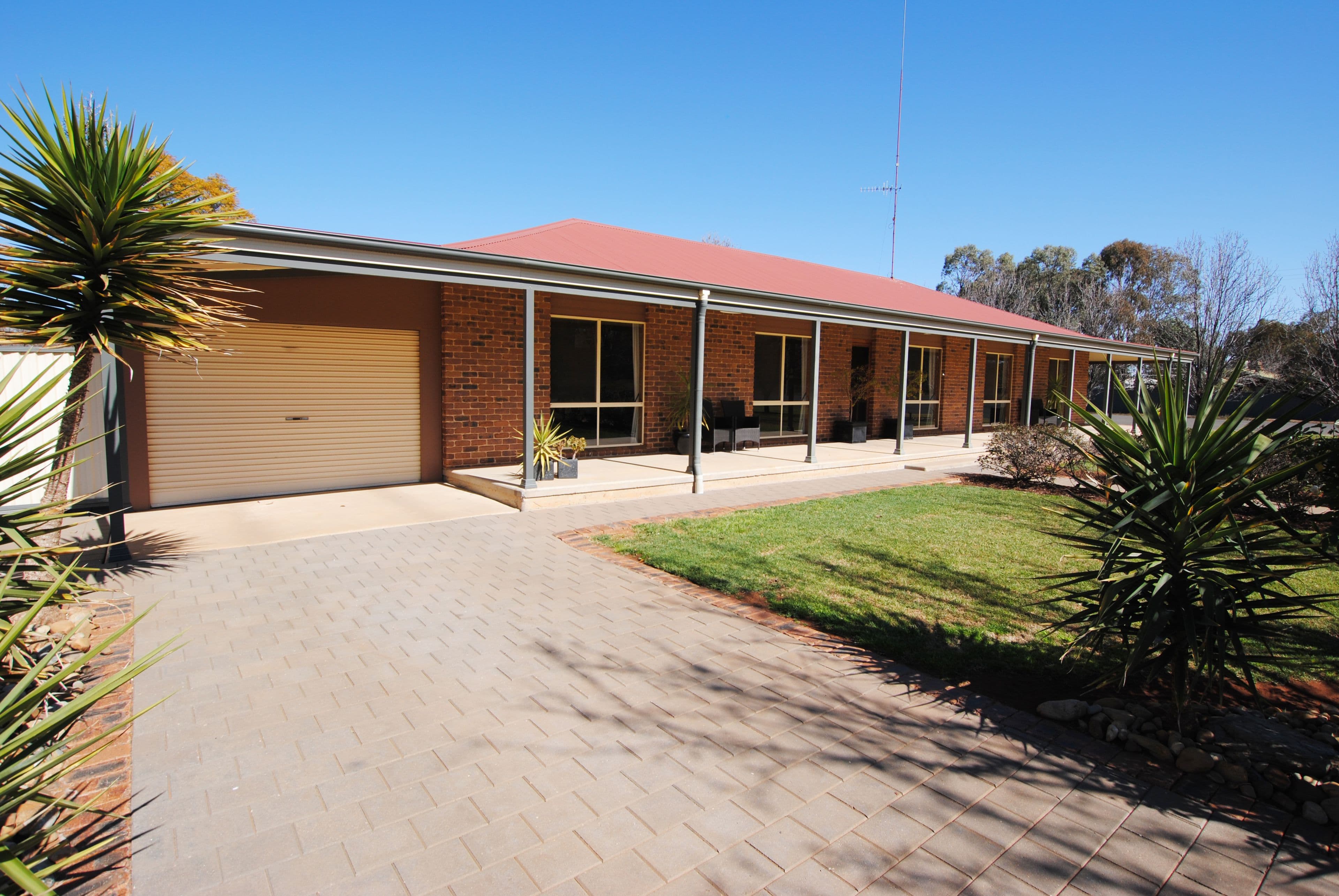 2 Moore Street, Hillston - Thumbnail 2