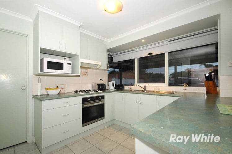 11 South Anderson Court, CRANBOURNE NORTH VIC 3977, Cranbourne - Thumbnail 2