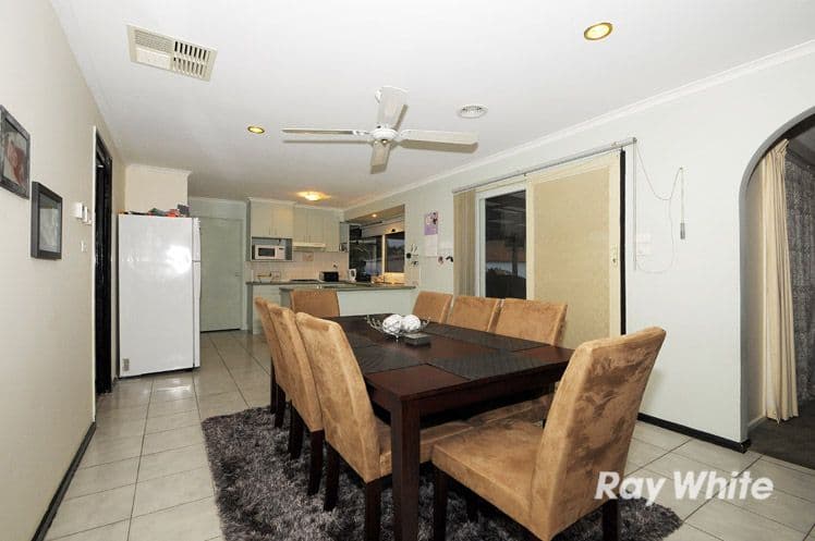 11 South Anderson Court, CRANBOURNE NORTH VIC 3977, Cranbourne - Thumbnail 4