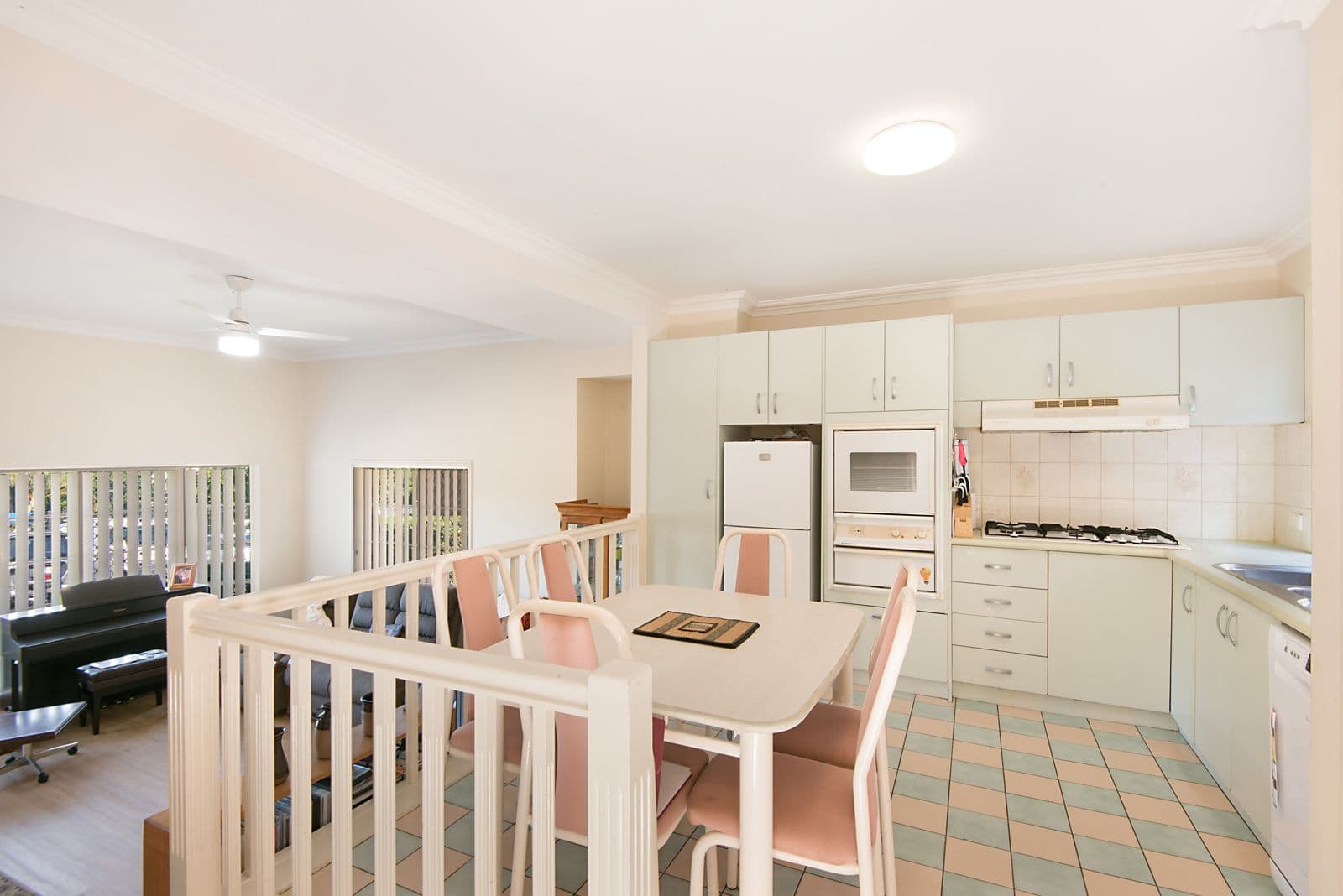1162 Cavendish Road, Mount Gravatt East QLD 4122, Mount Gravatt East - Thumbnail 3