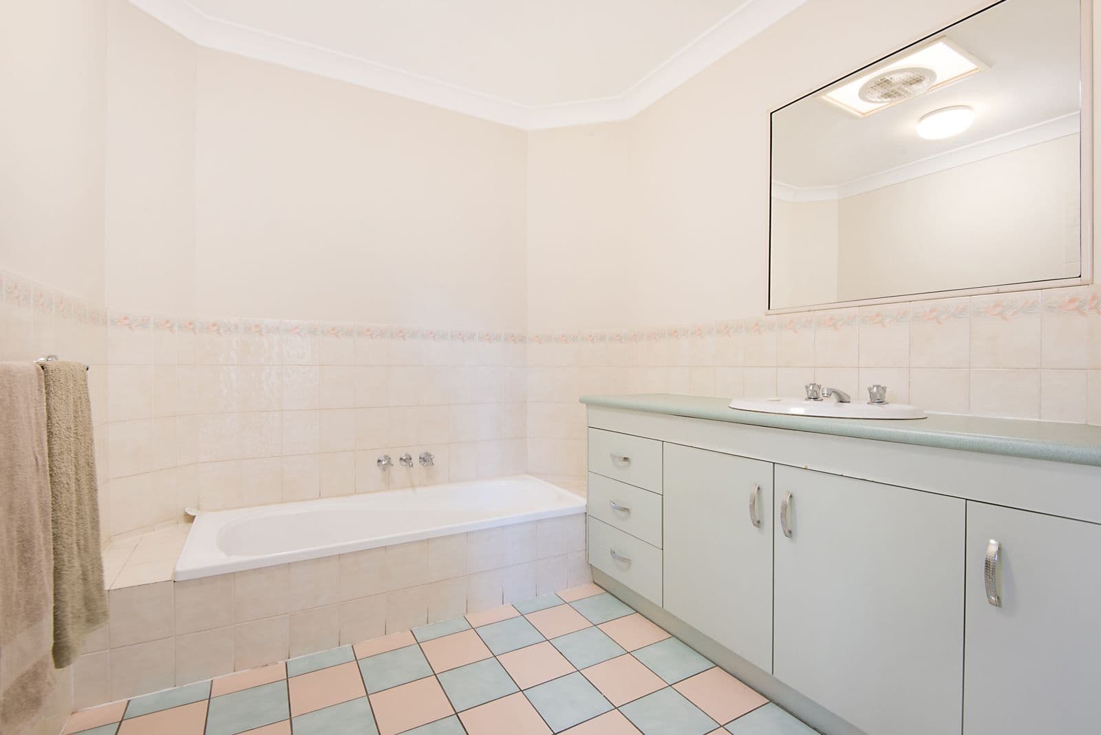 1162 Cavendish Road, Mount Gravatt East QLD 4122, Mount Gravatt East - Thumbnail 6