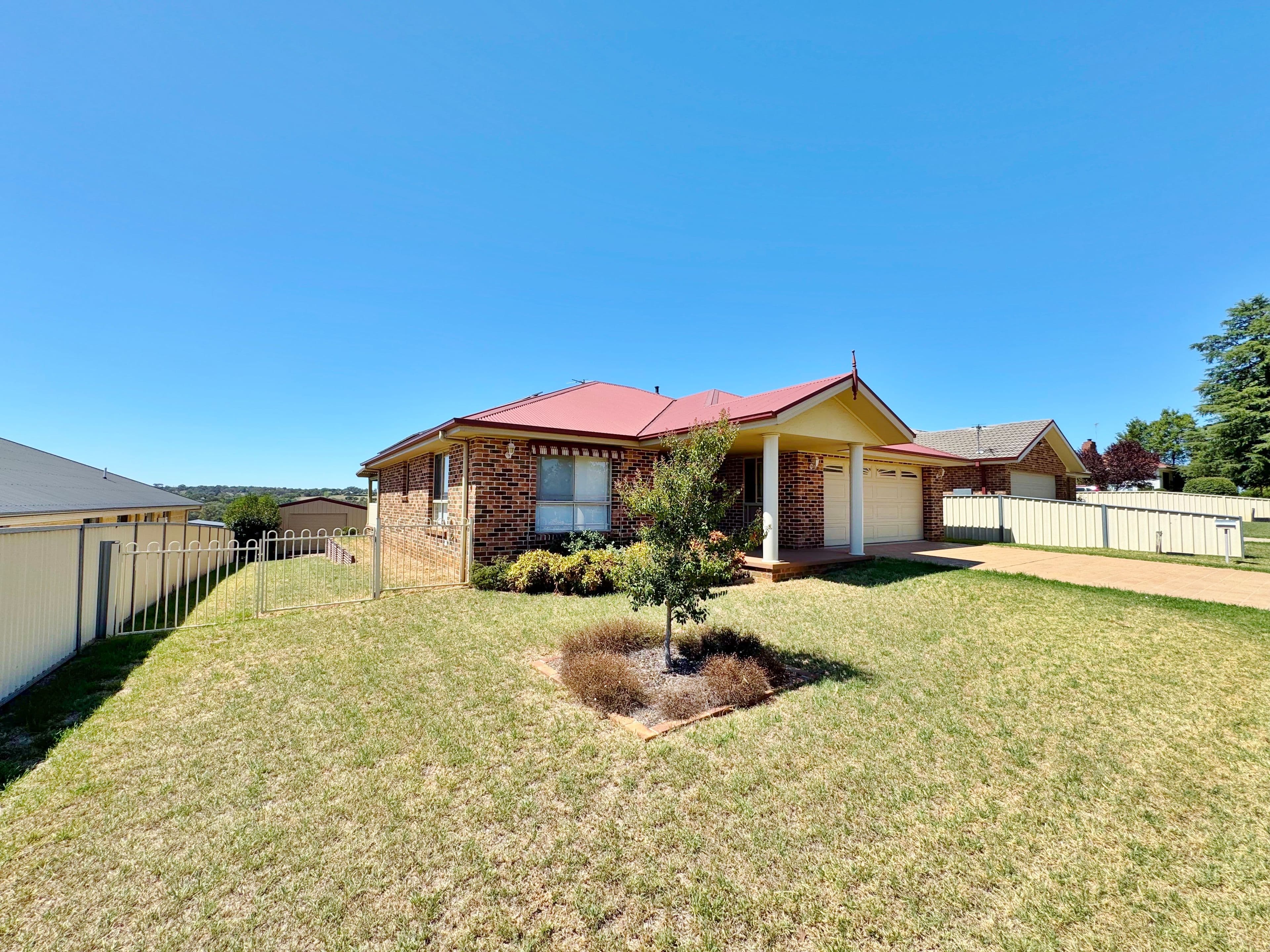 8 Hills Street, Young NSW 2594, Young - Thumbnail 2