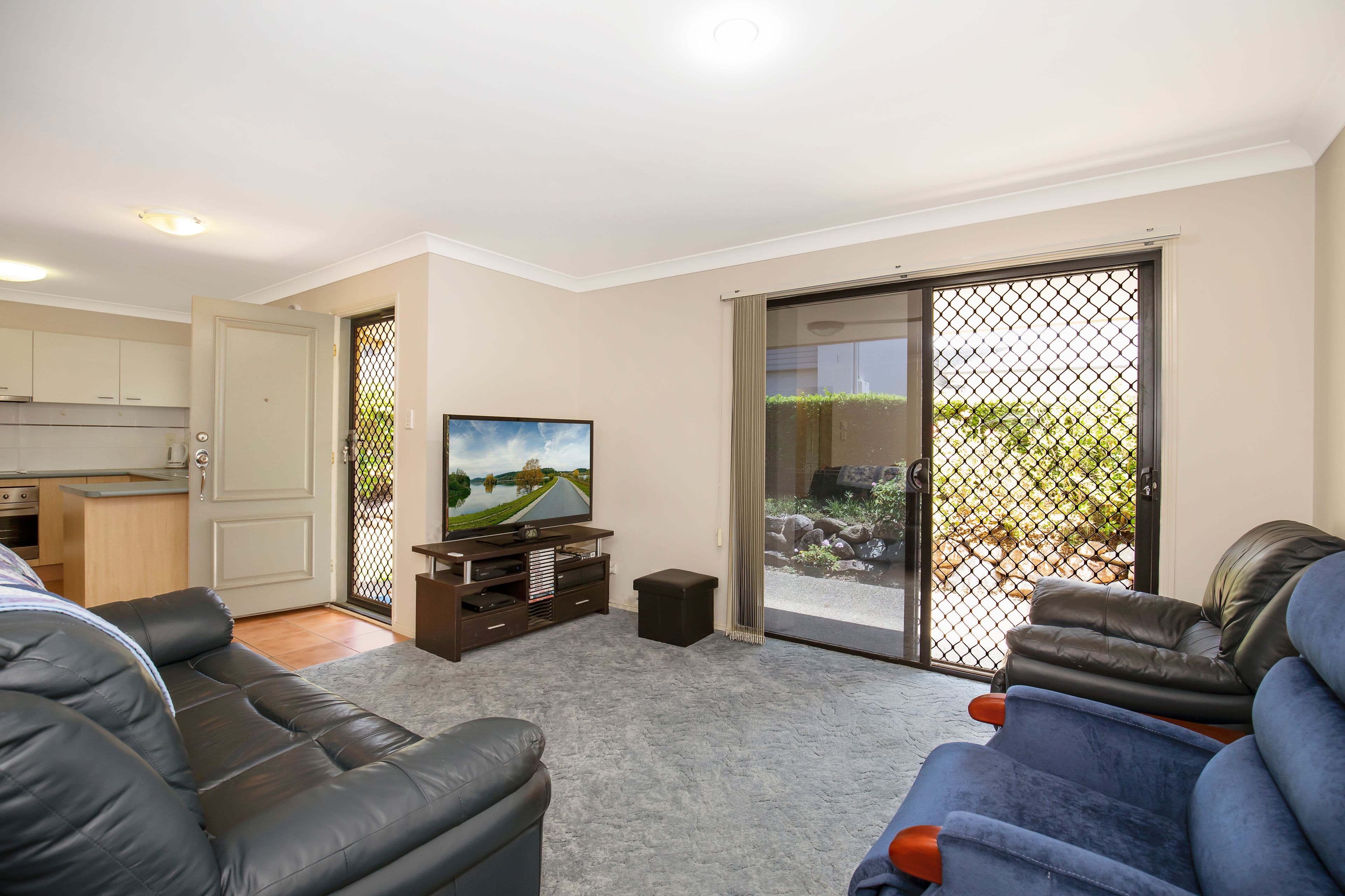 300 Cliveden Avenue, Corinda QLD 4075, Corinda - Thumbnail 2