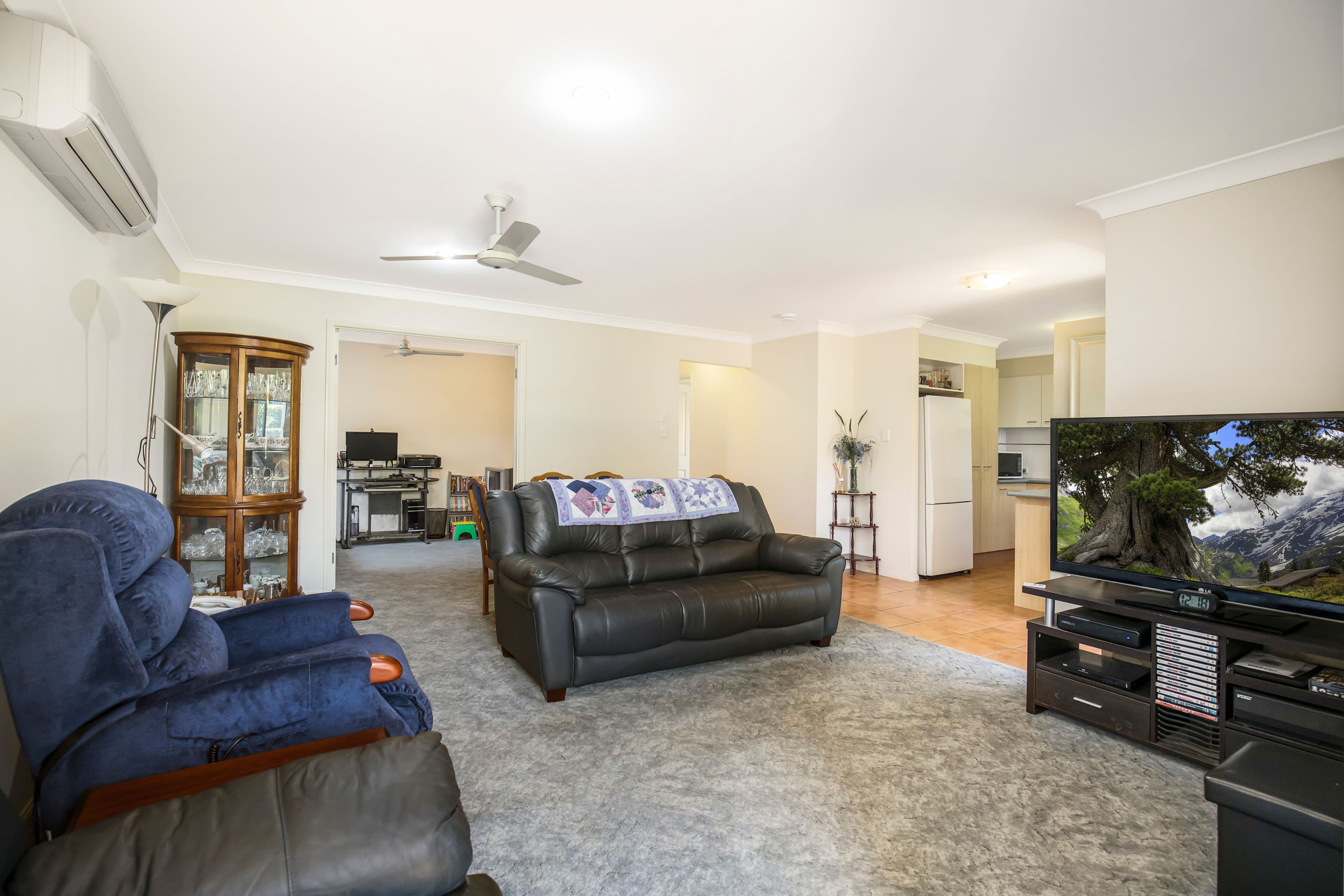 300 Cliveden Avenue, Corinda QLD 4075, Corinda - Thumbnail 3