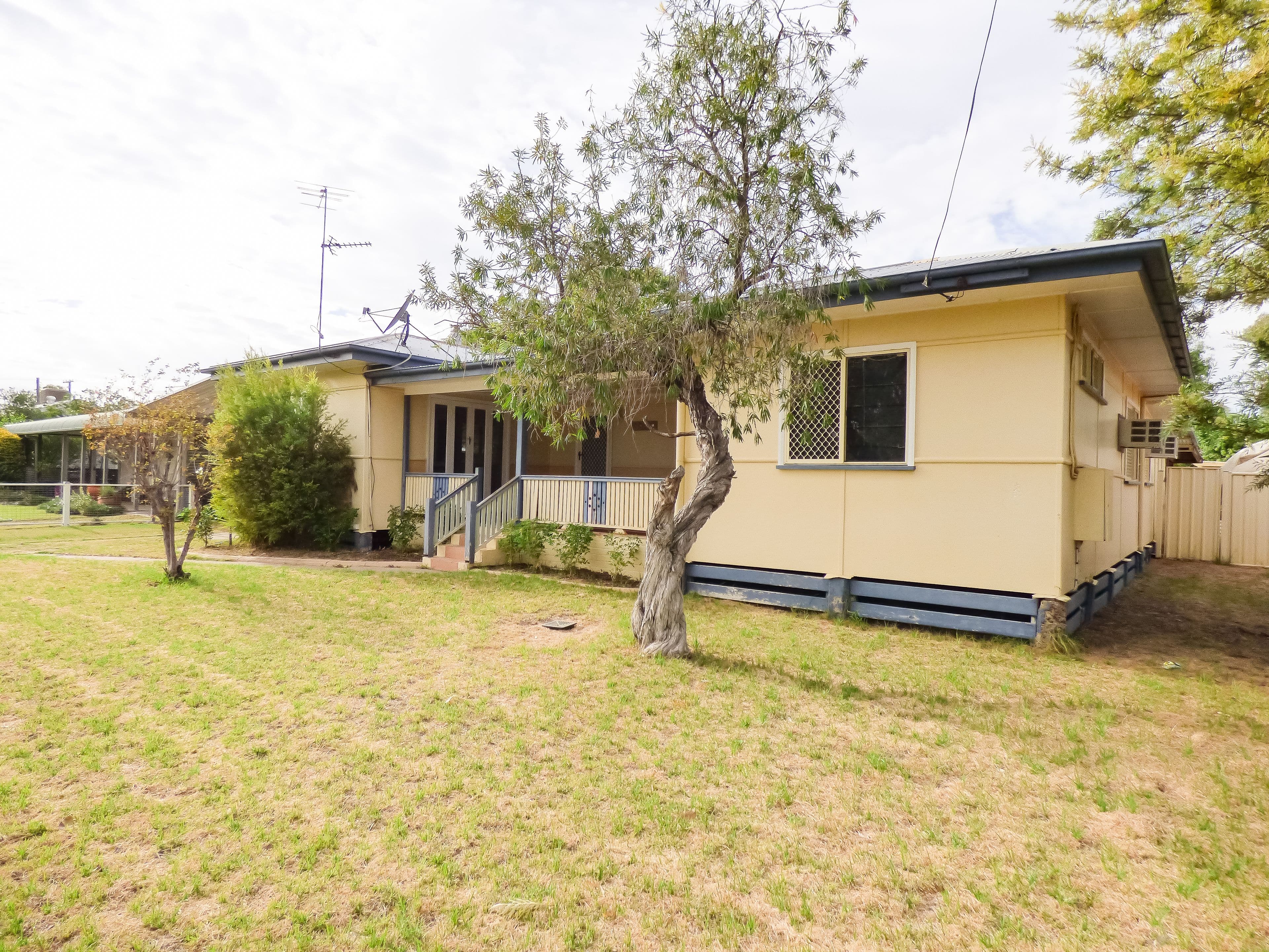 44 Taylor Street, Roma QLD 4455, Roma - Thumbnail 2