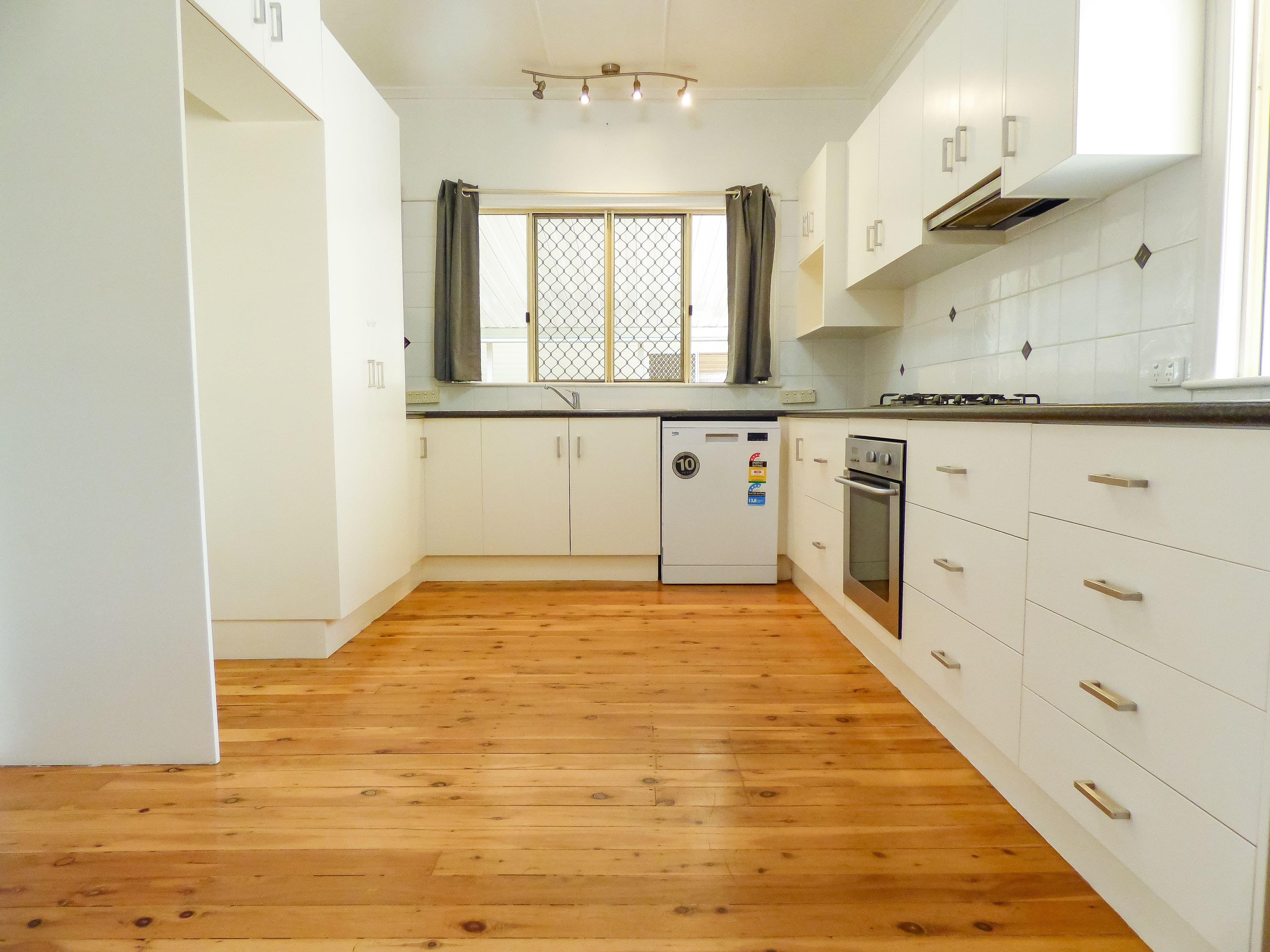 44 Taylor Street, Roma QLD 4455, Roma - Thumbnail 5