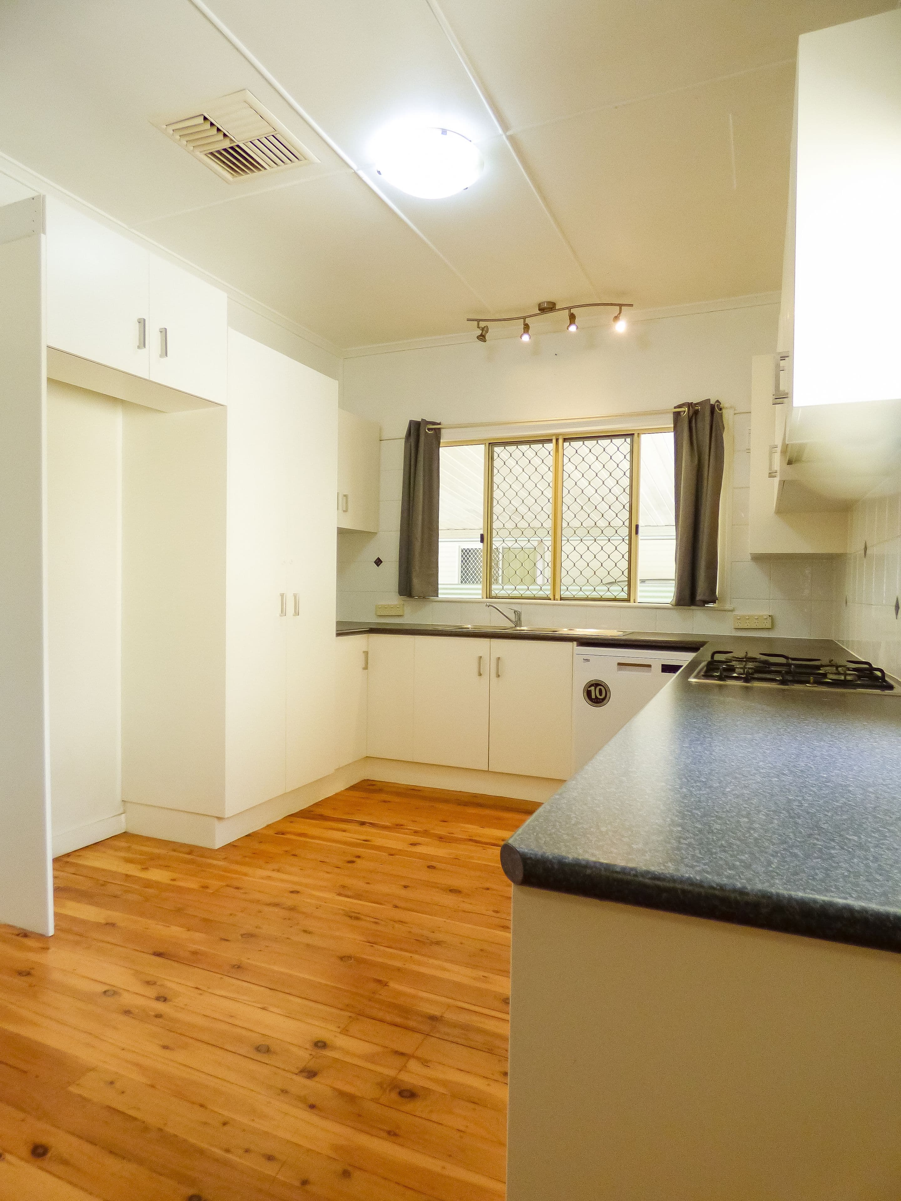 44 Taylor Street, Roma QLD 4455, Roma - Thumbnail 6