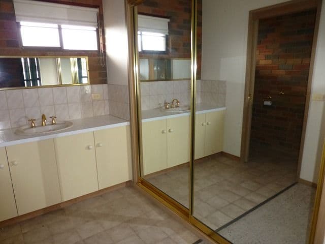 10 Lachlan Crescent, ECHUCA VIC 3564, Echuca - Thumbnail 5