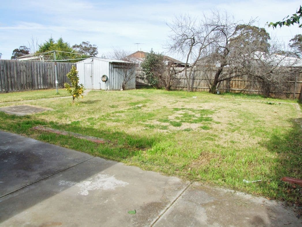 19 Bridgeford  Crescent, MELTON SOUTH VIC 3338, Melton South - Thumbnail 4