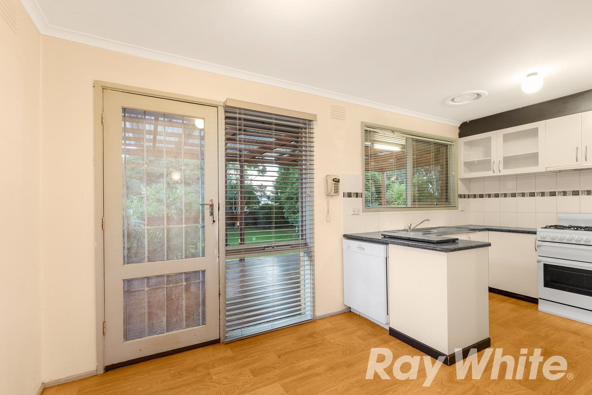 29 Westburn Grove, Scoresby VIC 3179, Scoresby - Thumbnail 2