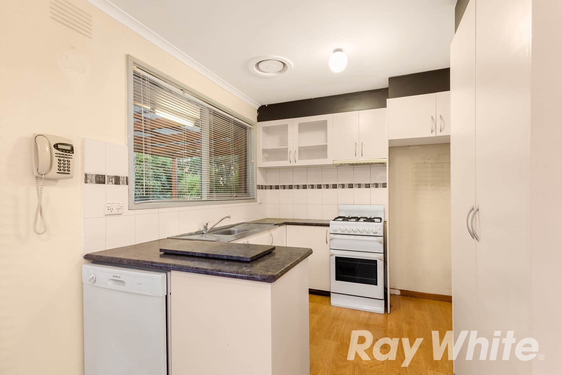 29 Westburn Grove, Scoresby VIC 3179, Scoresby - Thumbnail 3