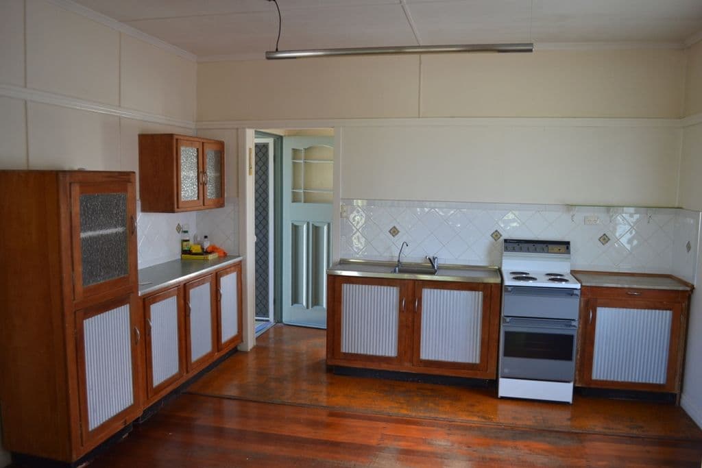 6 Pandanus Street, COOEE BAY QLD 4703, Cooee Bay - Thumbnail 2