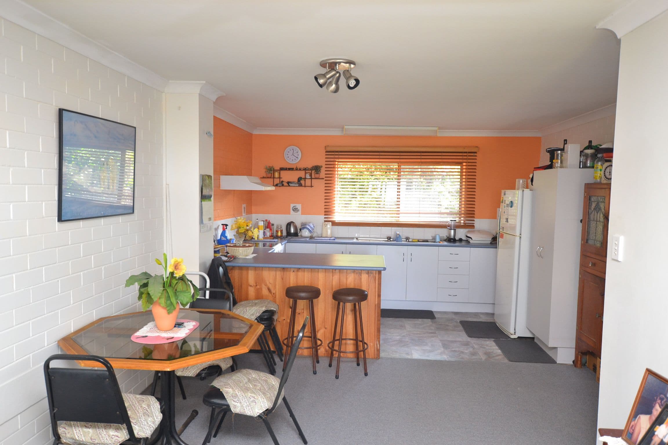 24 Queen Street, Yeppoon QLD 4703, Yeppoon - Thumbnail 2