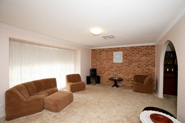 34 Oleander Crescent, LAKE ALBERT NSW 2650, Lake Albert - Thumbnail 2