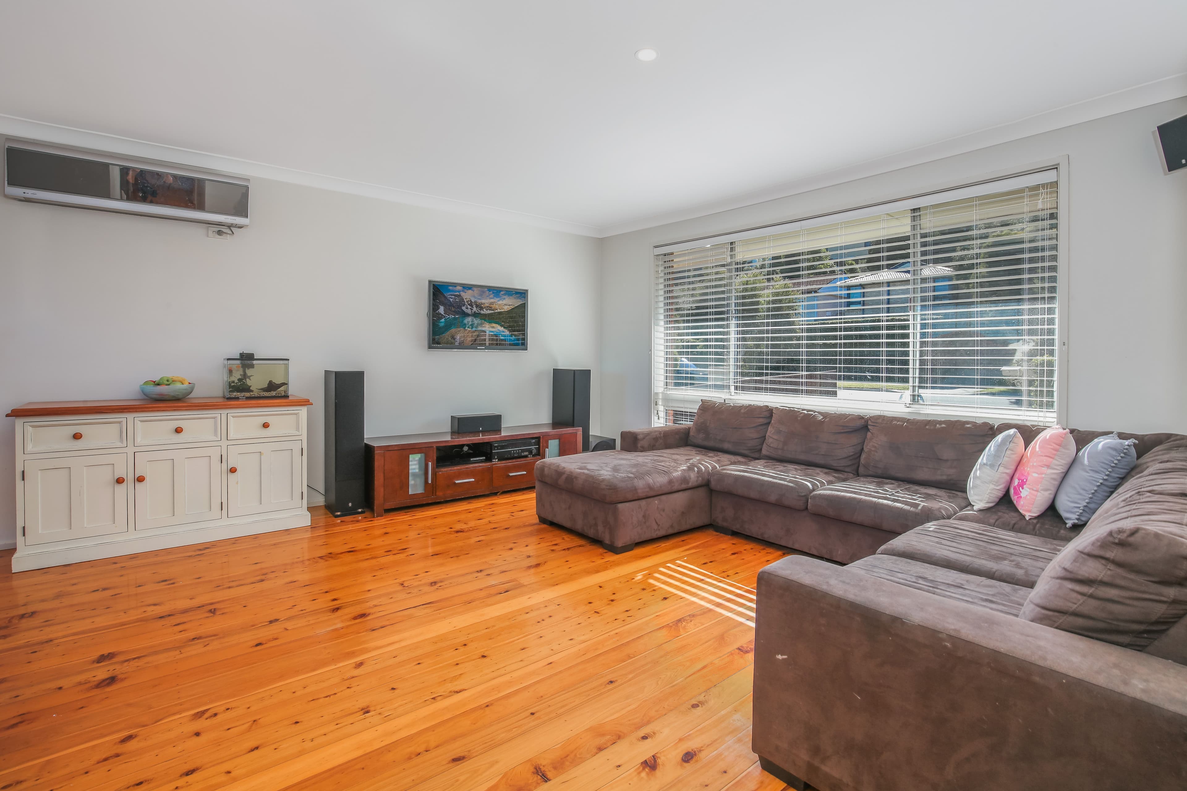 17 Rebecca Parade, Winston Hills - Thumbnail 2