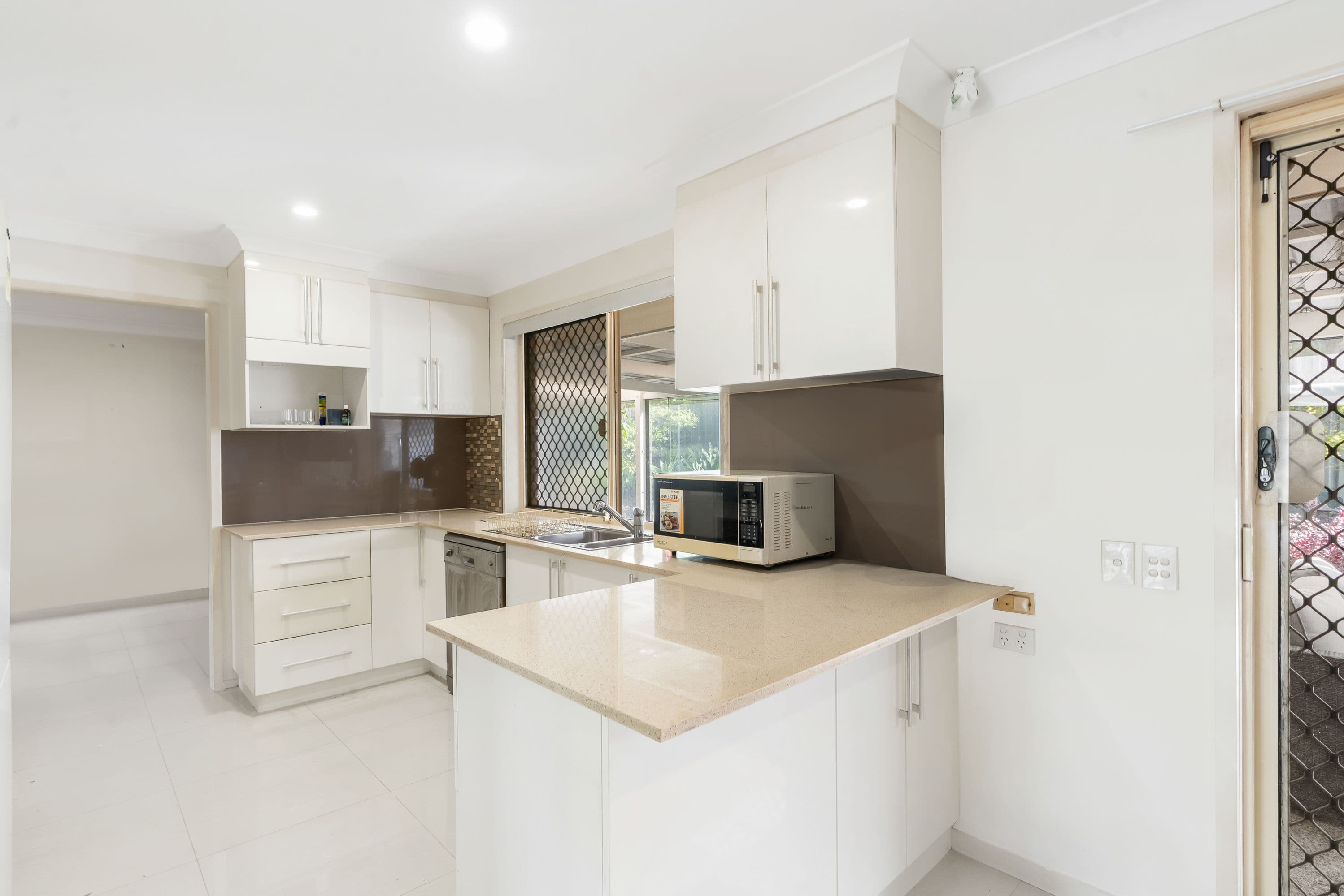 46 Davis Street, HEYFIELD, Heyfield - Thumbnail 3