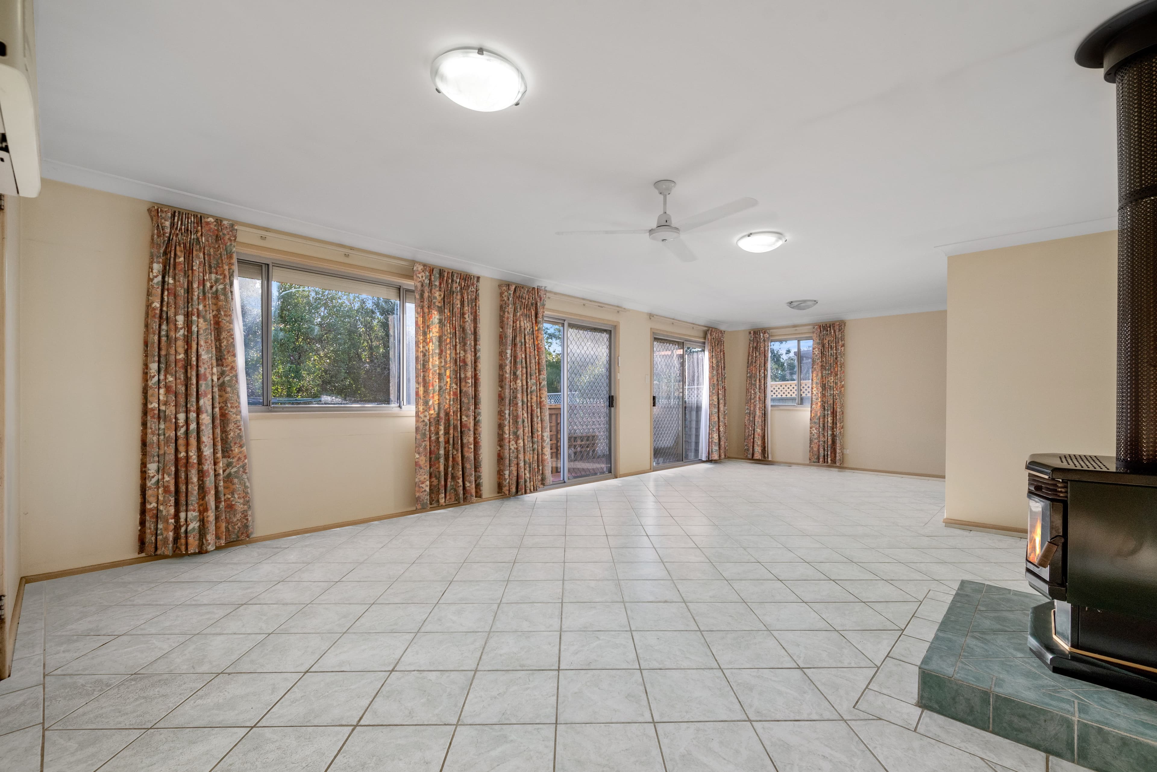 7 Clarence Street, Macquarie Fields NSW 2564, Macquarie Fields - Thumbnail 2