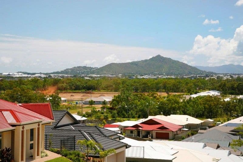 24 Lockyer Place, MOUNT LOUISA QLD 4814, Mount Louisa - Thumbnail 3