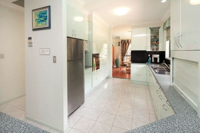 9 Portland Court, PARKWOOD QLD 4214, Parkwood - Thumbnail 5
